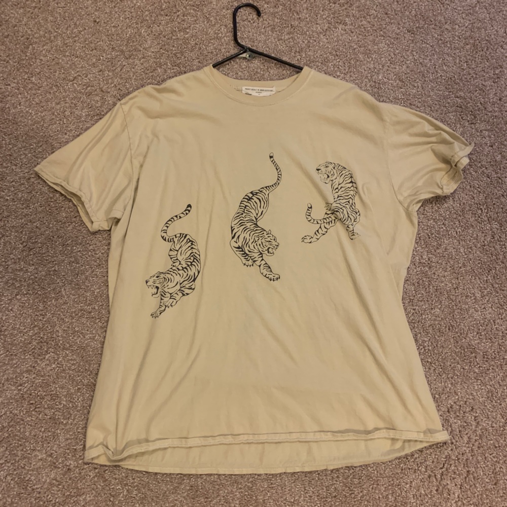 urban outfitters tiger tee